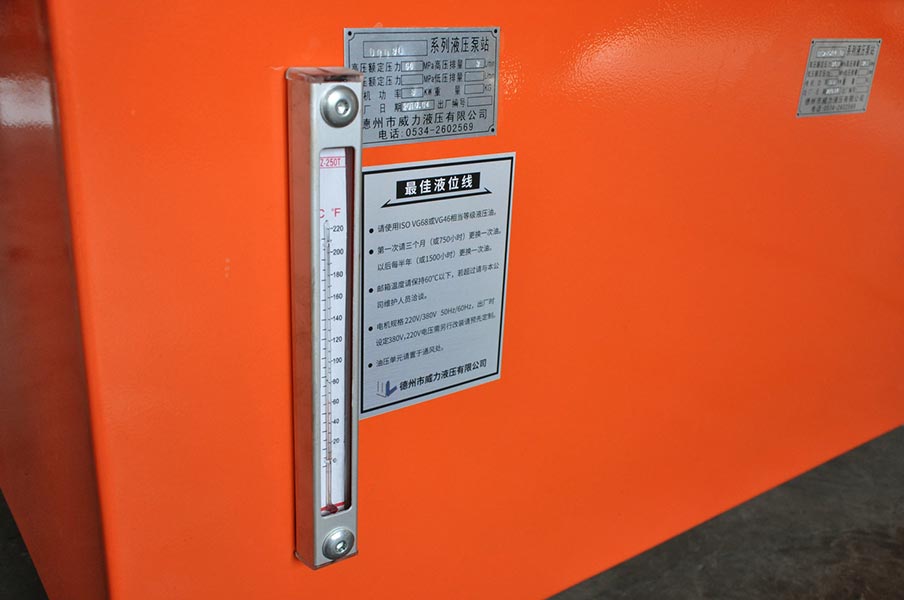 油箱液位計，可顯示溫度與儲油量